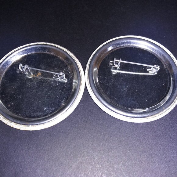 Precious Moments Religious Buttons Praise God Pins Lot of 2 Jonathan and David - Picture 2 of 5